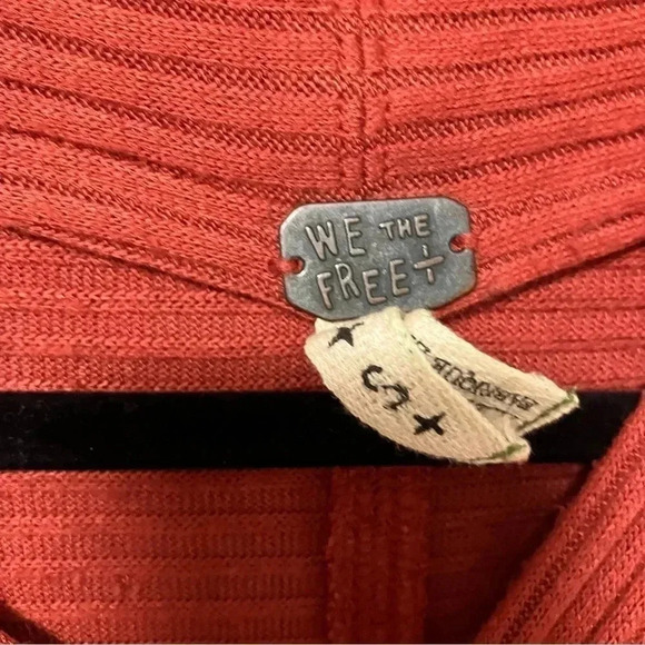 We the Free  rust orange ribbed sweater - Picture 2 of 5